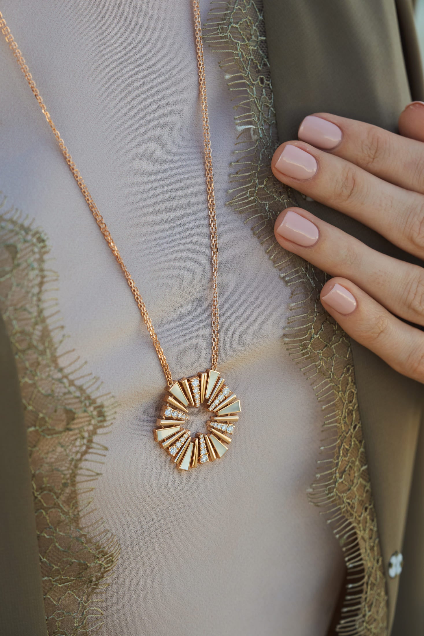 Al Fajr Medium Pendant White Gold