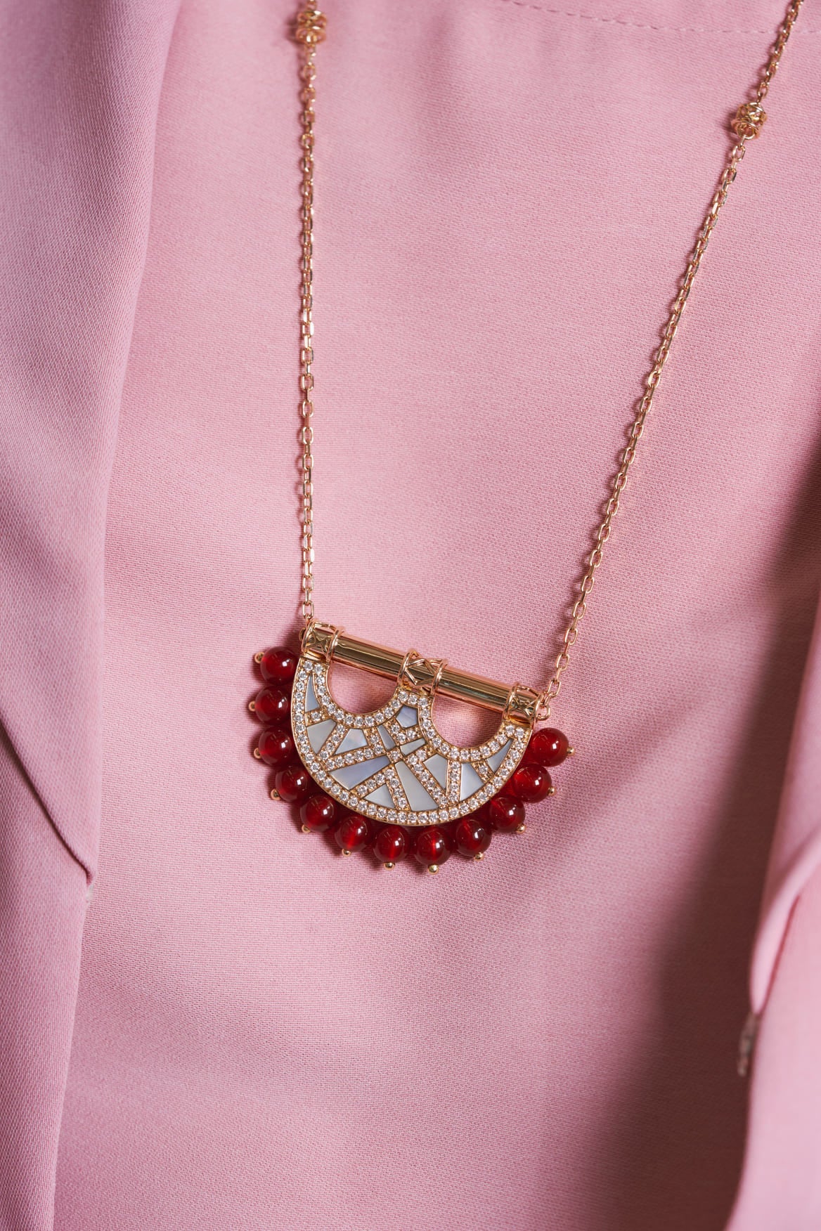 Heritage Mother of Pearl Pendant in Medium Size- Pearl Yellow Gold