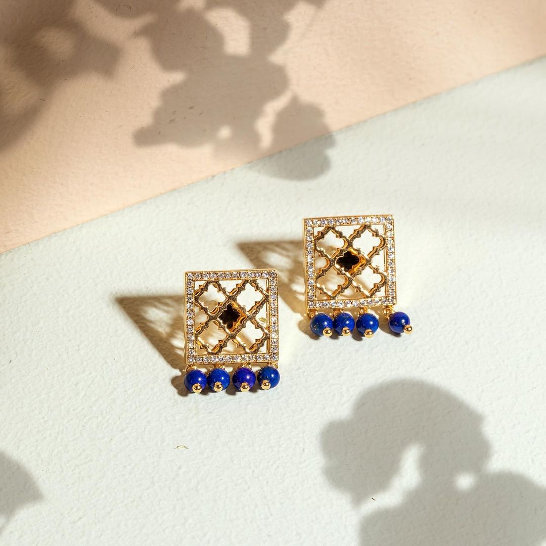 Lace Mini Square Earrings in Pearl