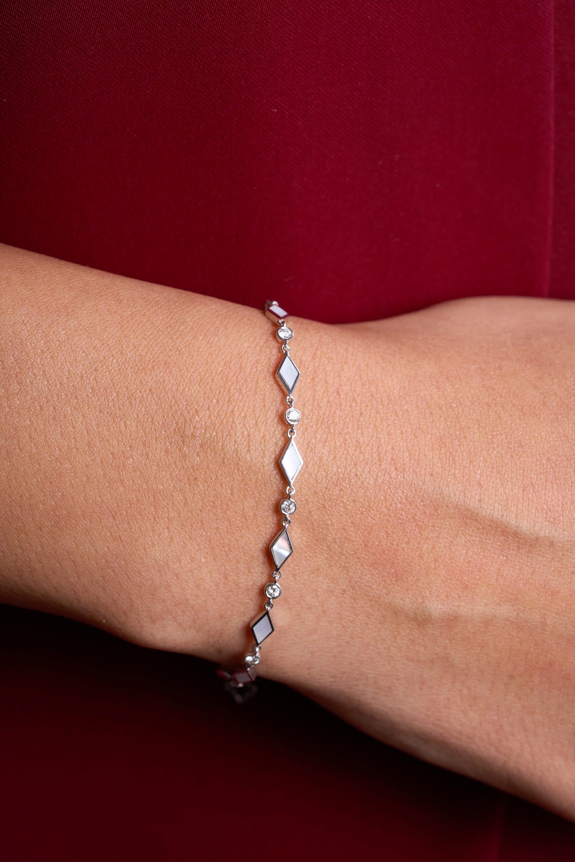 Eternity Grace Bracelet – Mother of Pearl | Yellow Gold