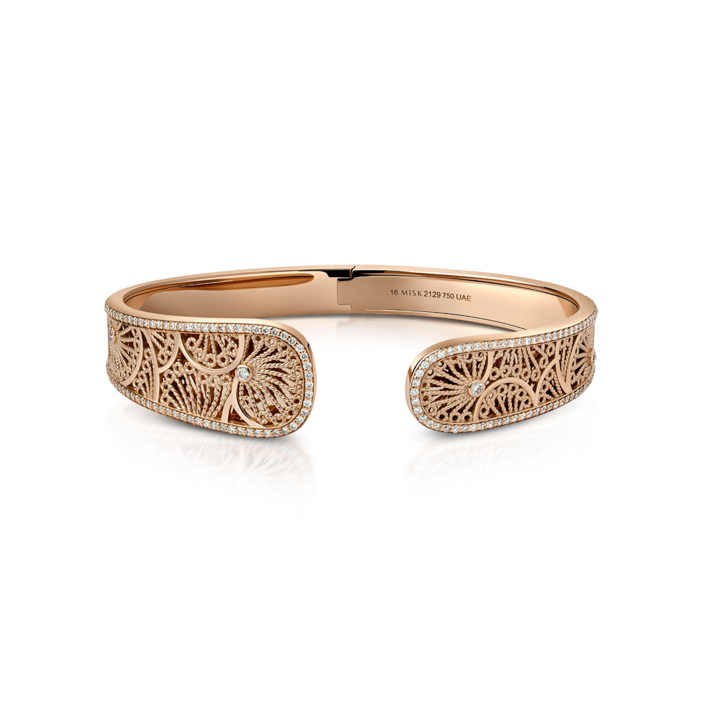 Al Mona Bangle