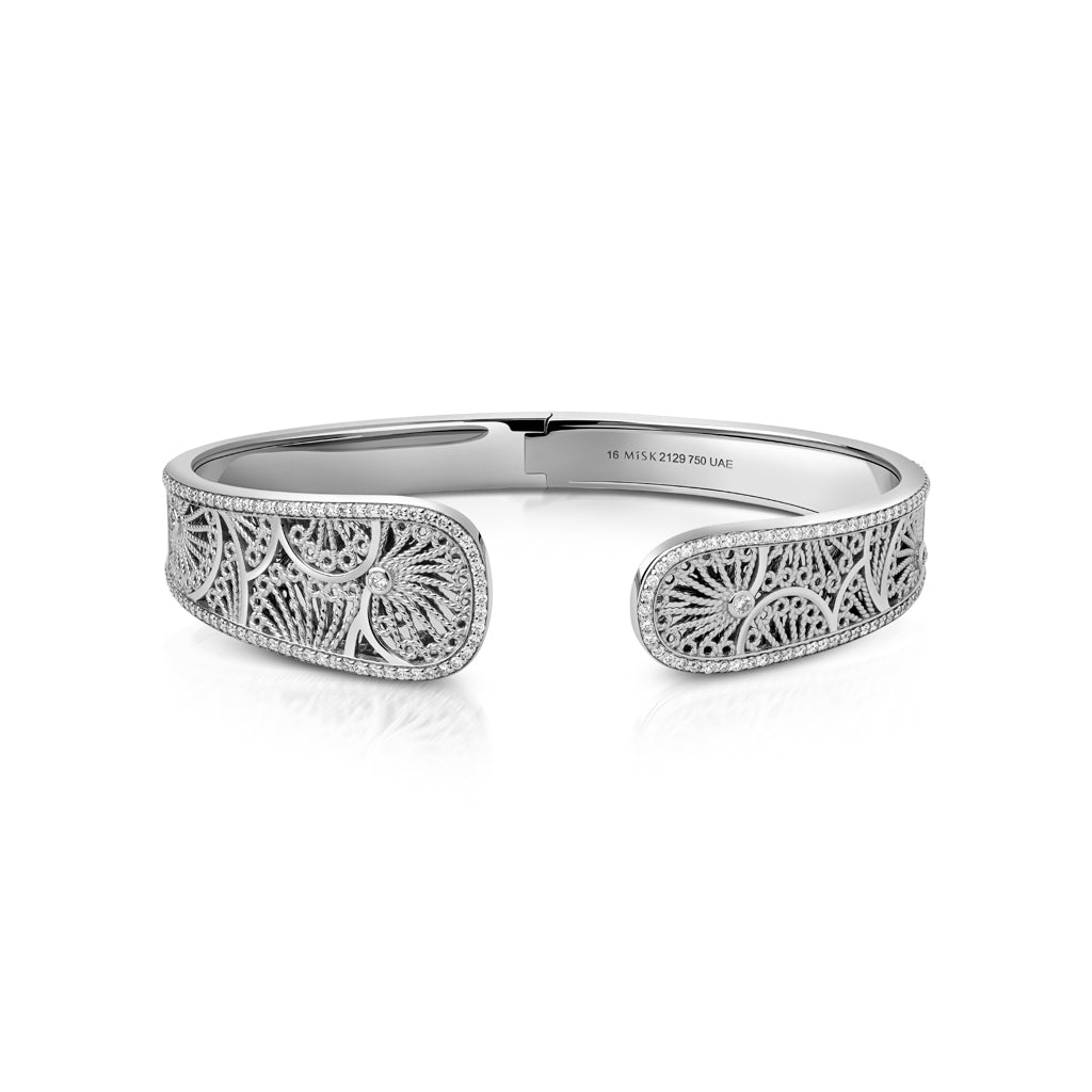 Al Mona Bangle