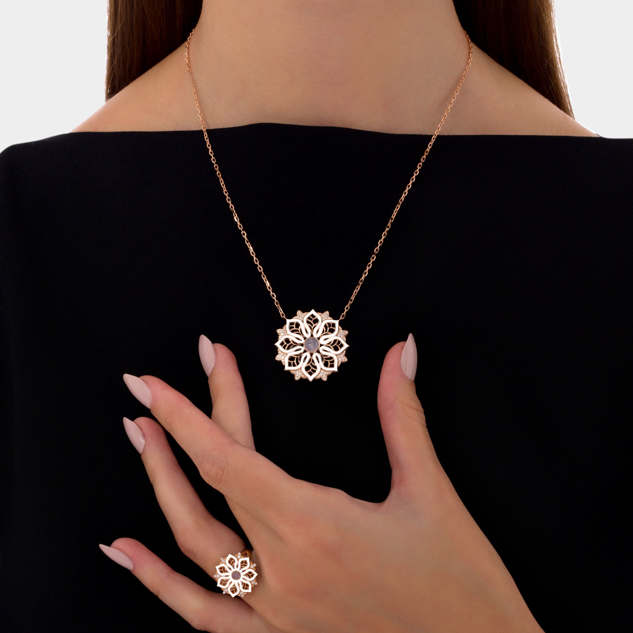 AURA Bloom Necklace Medium