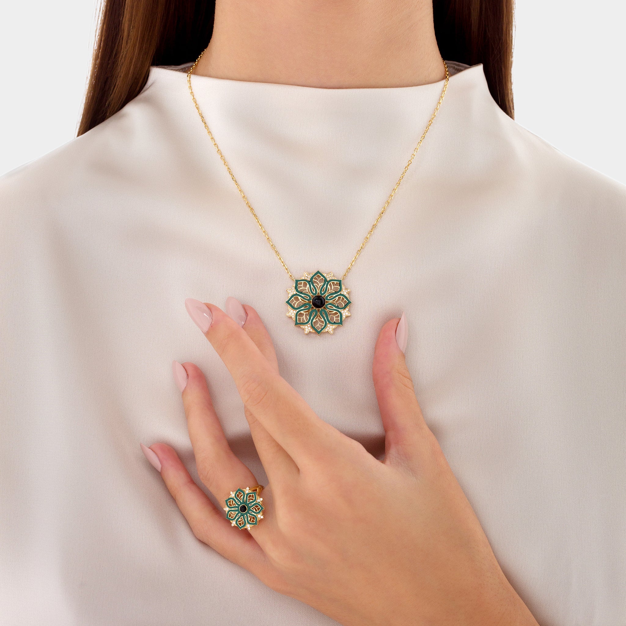 AURA Bloom Necklace Medium