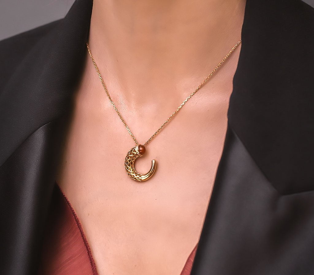 Hilal Pendant in Agate