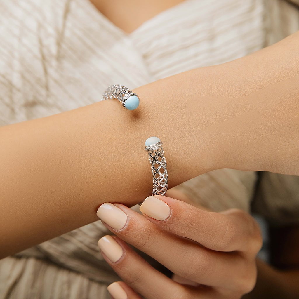 Al Noor Lace Hoop Bangle in Pearl - Misk Dubai,Bangles, al-noor-lace-hoop-bangle-in-pearl, , Misk Dubai,  Misk, Misk Jewellery, Misk Jewelry, Gold, Emirati Gold, Emirati Design, Jewelry Emirati, Saudi Jewelry, Gold Saudi Arabia, Dubai, Abu Dhabi, Saudi Arabia, KSA, UAE, United Arab Emirates, 18kt, مجوهرات , مجوهرات مسك, مجوهرات اماراتية , دهب , سعودية ذهب