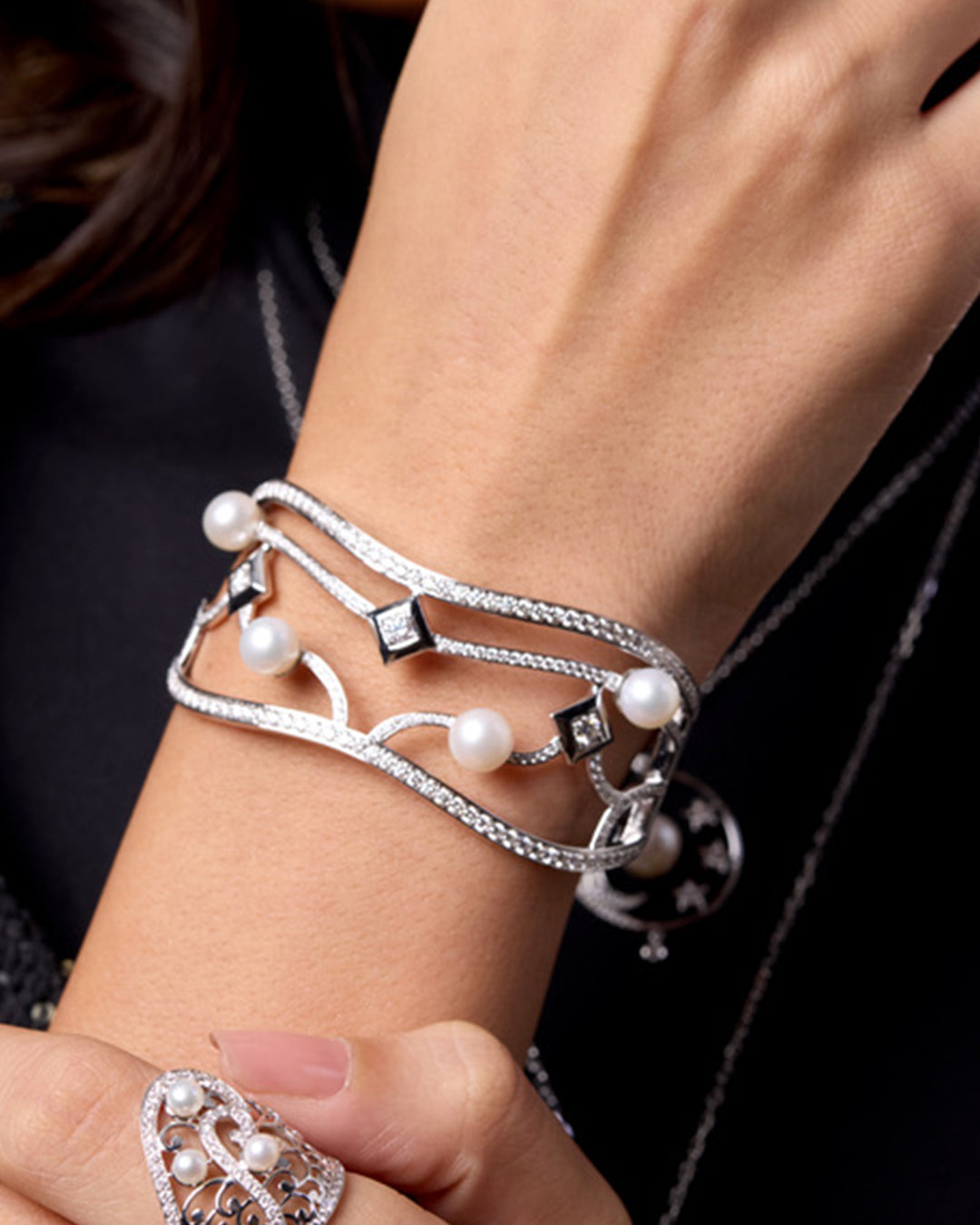 Dana Wave Bangle